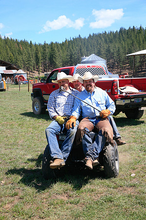 calf_branding_643